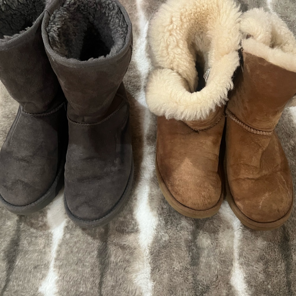 2 pairs of Short Uggs